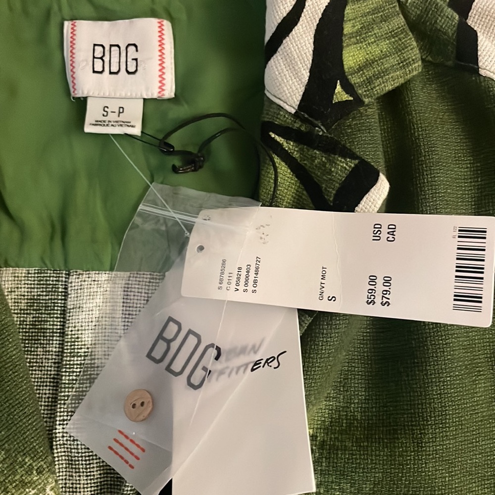 NWT BDG green retro floral Hawaiian shirt small - Picture 6 of 6